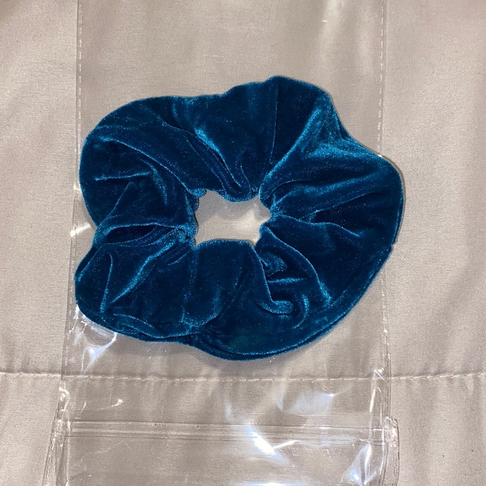 💙💚💙NWOT Aqua Velvet Large Scrunchie